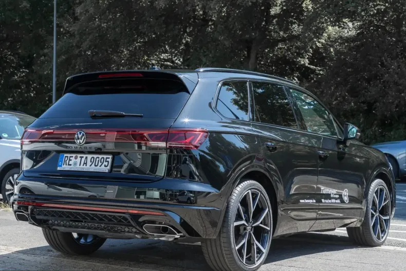 Volkswagen Touareg din 2025 cu 9.999 km - oferta VOL243695 - foto 2