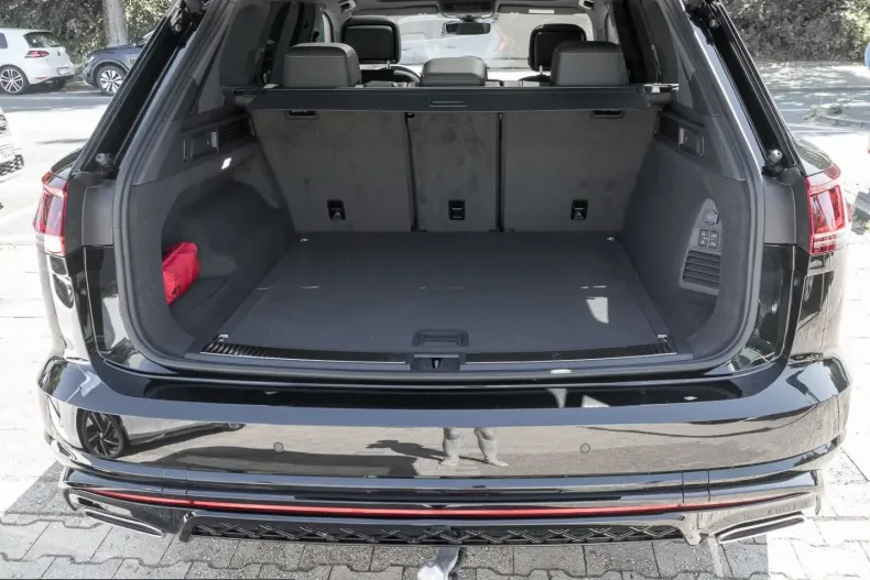 Volkswagen Touareg din 2025 cu 9.999 km - oferta VOL243695 - foto 14