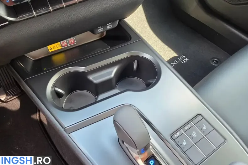 Lexus UX din 2025 cu 4.000 km - oferta LEX243720 - foto 7