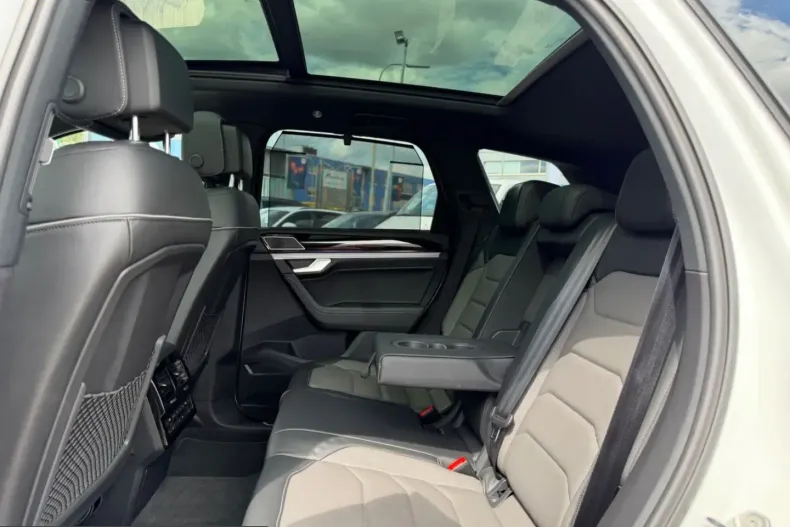 Volkswagen Touareg din 2023 cu 135.082 km - oferta VOL243733 - foto 37