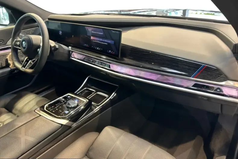 BMW 740 (Seria 7) din 2025 cu 17.540 km - oferta BMW243738 - foto 9