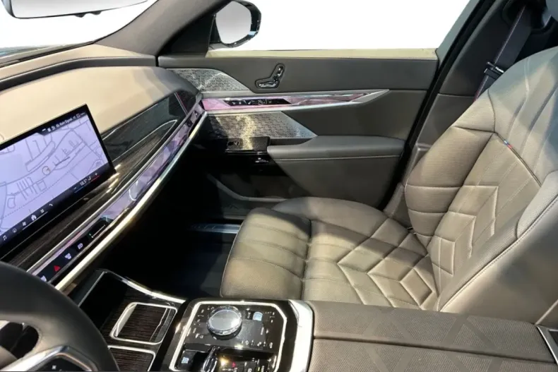 BMW 740 (Seria 7) din 2025 cu 17.540 km - oferta BMW243738 - foto 10
