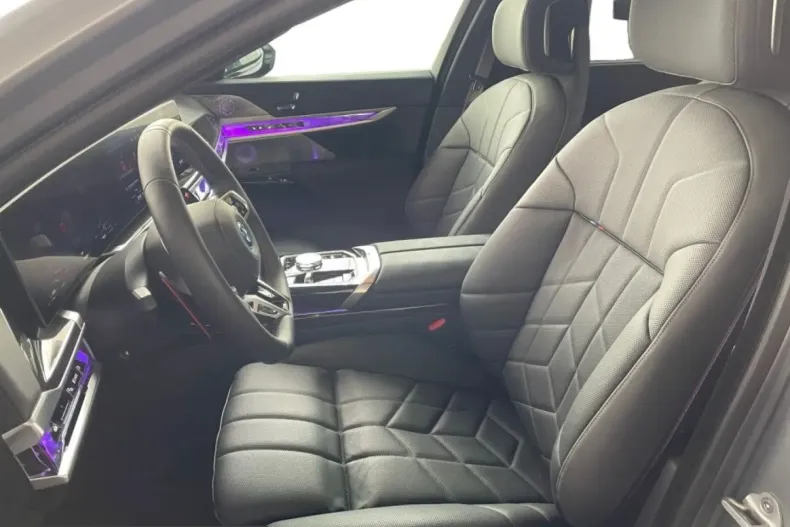 BMW M760 (Seria 7) din 2025 cu 10.680 km - oferta BMW243746 - foto 3