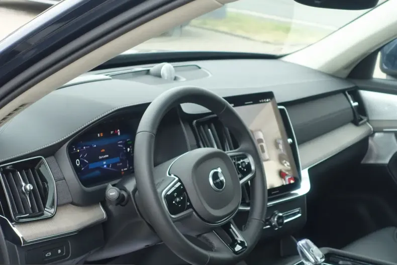 Volvo XC90 din 2025 cu 15.600 km - oferta VOL243769 - foto 14