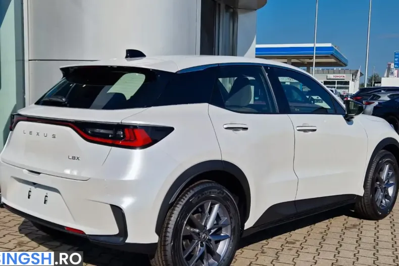 Lexus LBX din 2026 cu 3.420 km - oferta LEX243772 - foto 4