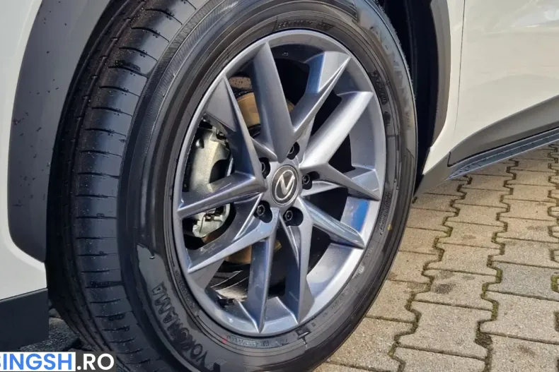 Lexus LBX din 2026 cu 3.420 km - oferta LEX243772 - foto 5