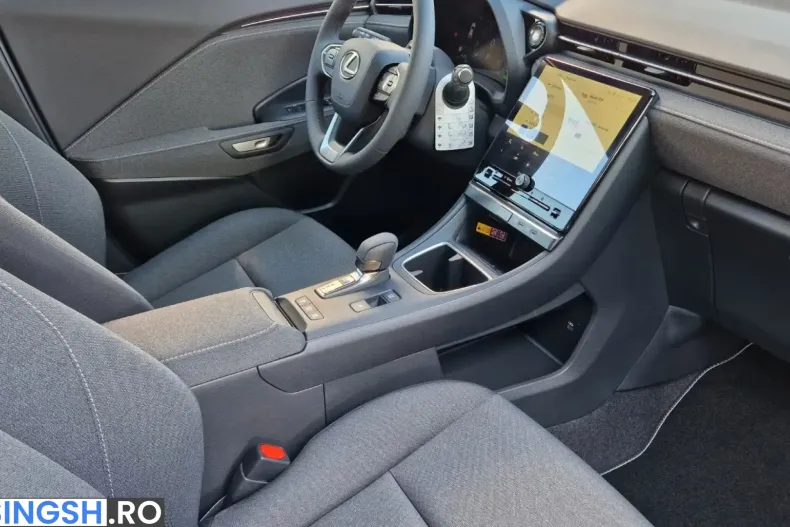 Lexus LBX din 2026 cu 3.420 km - oferta LEX243772 - foto 8