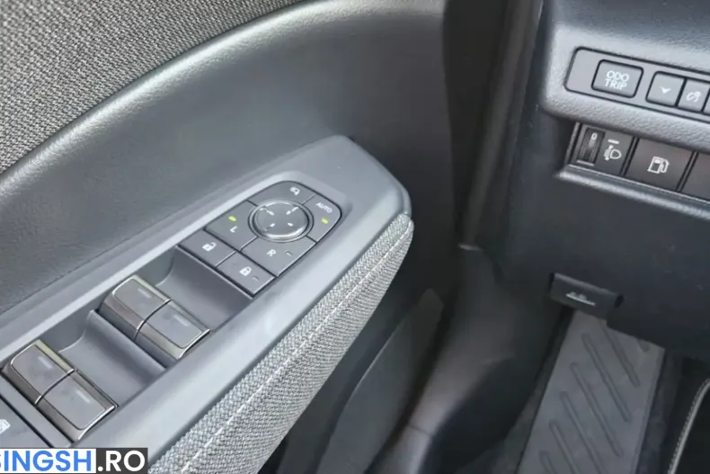 Lexus LBX din 2026 cu 3.420 km - oferta LEX243772 - foto 10