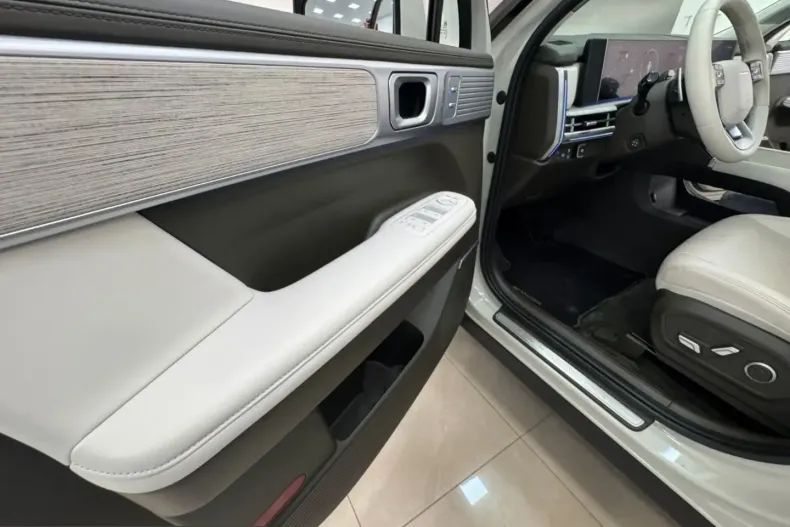 Hyundai Santa Fe din 2025 cu 29.399 km - oferta HYU243775 - foto 36
