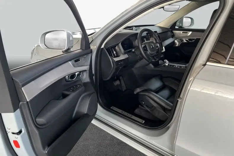Volvo XC90 din 2025 cu 32.533 km - oferta VOL243776 - foto 8