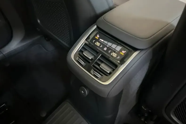 Volvo XC90 din 2025 cu 32.533 km - oferta VOL243776 - foto 12
