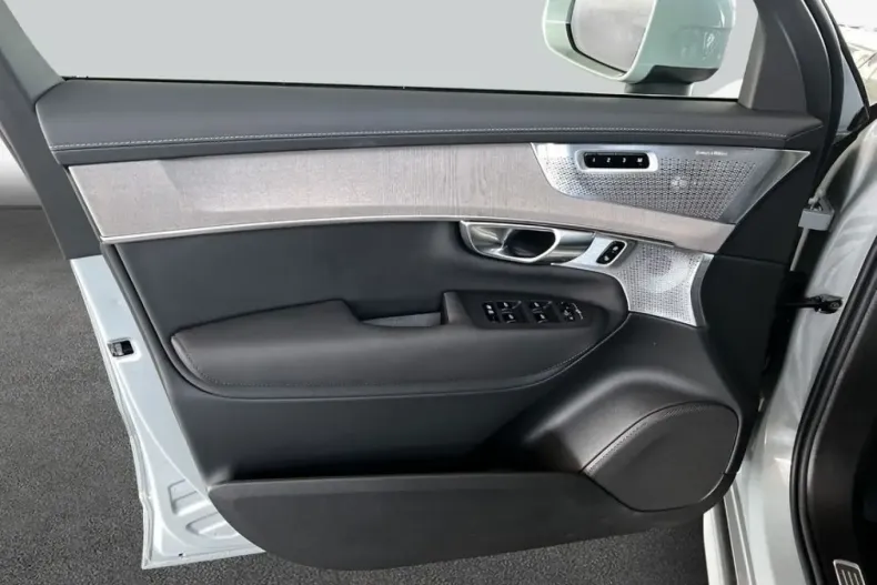 Volvo XC90 din 2025 cu 32.533 km - oferta VOL243776 - foto 23