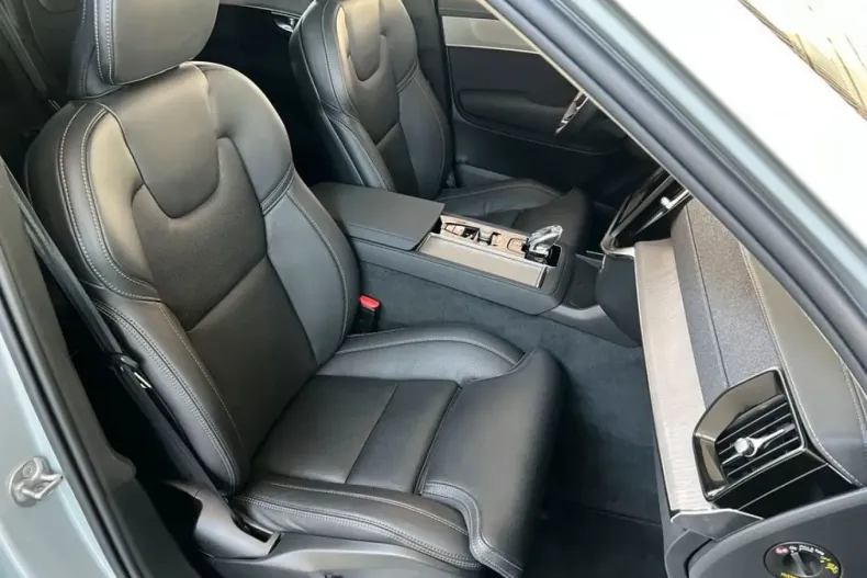Volvo XC90 din 2025 cu 32.533 km - oferta VOL243776 - foto 24