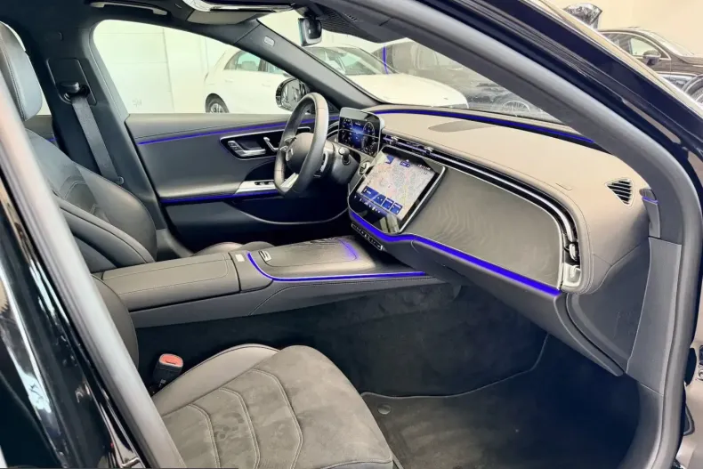 Mercedes-Benz E 300 (Clasa E) din 2025 cu 9.900 km - oferta MER243778 - foto 3