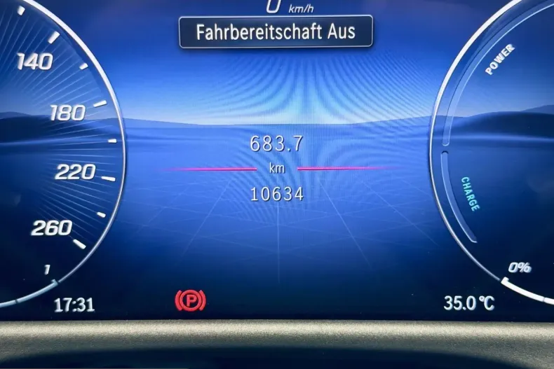 Mercedes-Benz E 300 (Clasa E) din 2025 cu 9.900 km - oferta MER243778 - foto 9