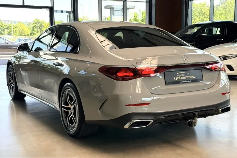 Mercedes-Benz E 300 (Clasa E) din 2025 cu 13.200 km - oferta MER243779 - foto 3