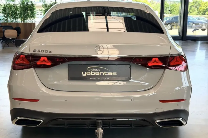 Mercedes-Benz E 300 (Clasa E) din 2025 cu 13.200 km - oferta MER243779 - foto 6