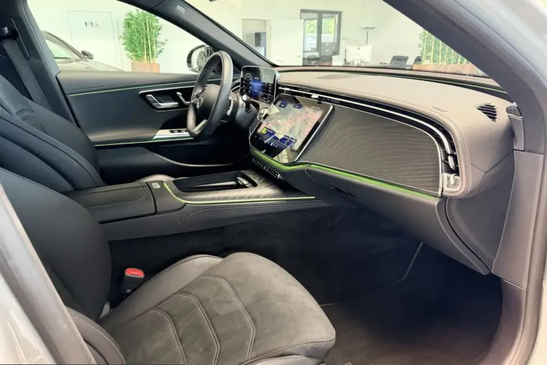 Mercedes-Benz E 300 (Clasa E) din 2025 cu 13.200 km - oferta MER243779 - foto 8