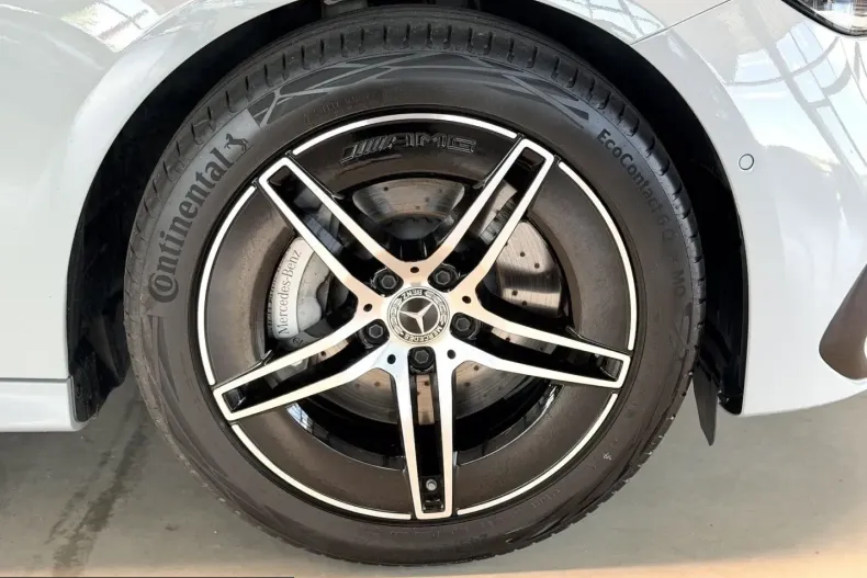 Mercedes-Benz E 300 (Clasa E) din 2025 cu 13.200 km - oferta MER243779 - foto 18