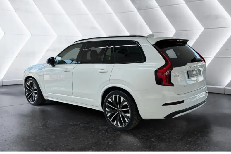 Volvo XC90 din 2025 cu 19.325 km - oferta VOL243782 - foto 3