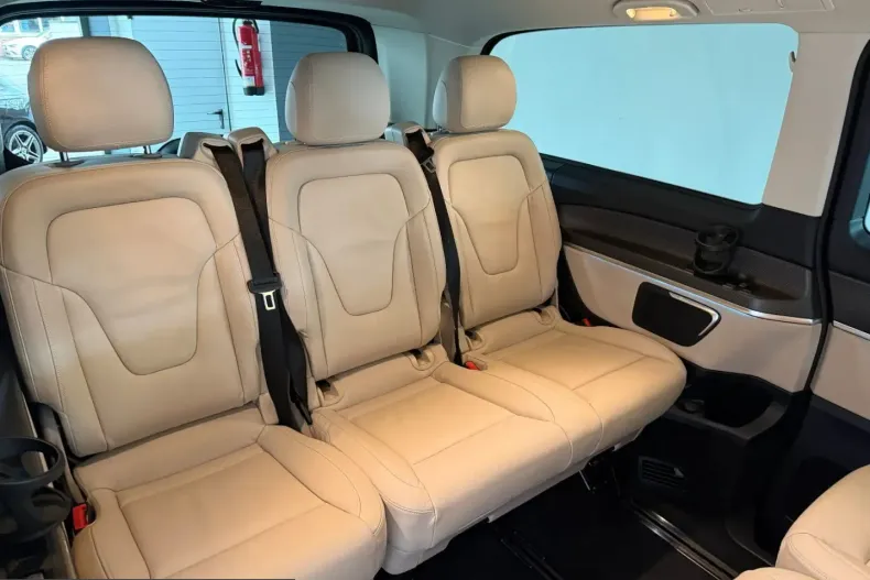 Mercedes-Benz V 300 (Clasa V) din 2023 cu 81.046 km - oferta MER243794 - foto 13