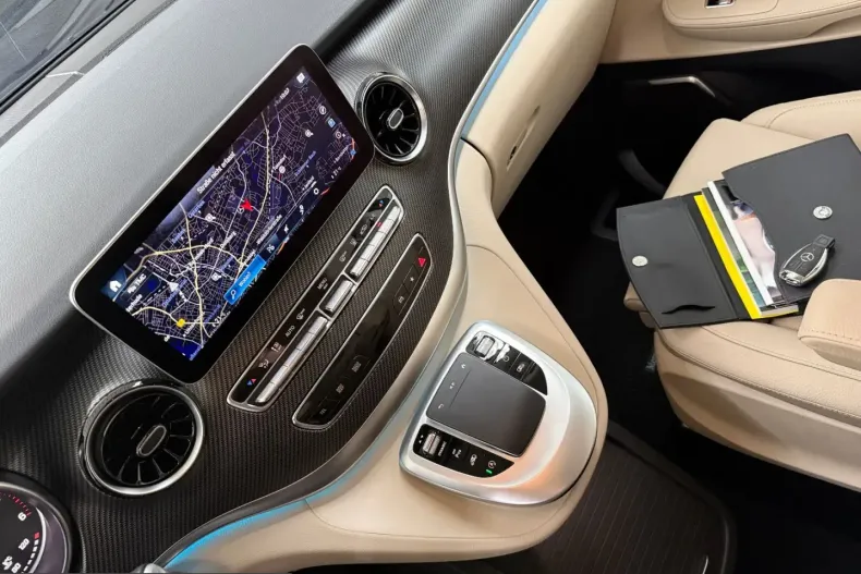 Mercedes-Benz V 300 (Clasa V) din 2023 cu 81.046 km - oferta MER243794 - foto 18