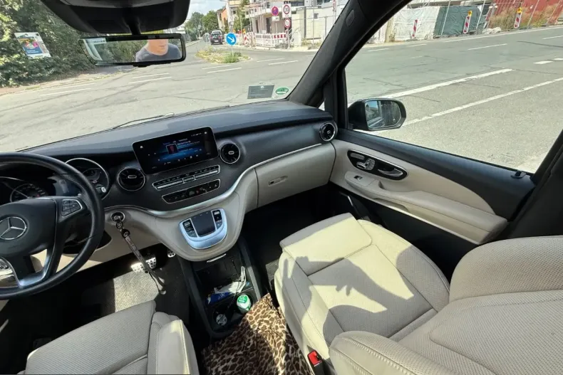 Mercedes-Benz V 300 (Clasa V) din 2022 cu 58.789 km - oferta MER243795 - foto 11