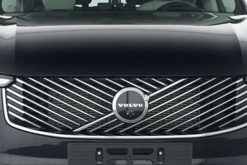 Volvo XC90 din 2025 cu 19.963 km - oferta VOL243797 - foto 3