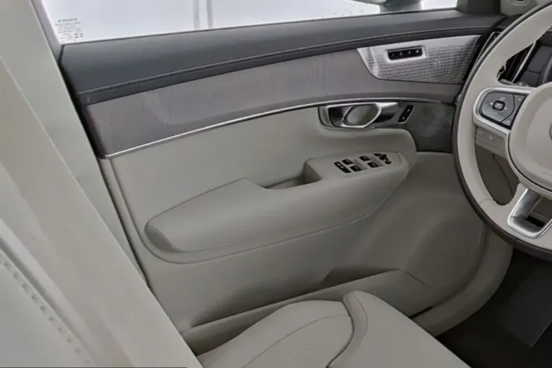 Volvo XC90 din 2025 cu 19.963 km - oferta VOL243797 - foto 8