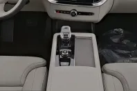 Volvo XC90 din 2025 cu 19.963 km - oferta VOL243797 - foto 9