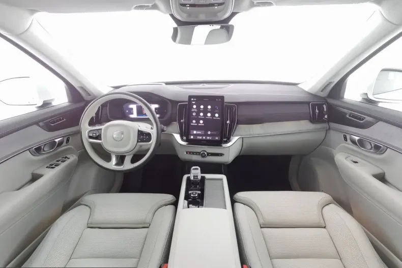 Volvo XC90 din 2025 cu 15.700 km - oferta VOL243801 - foto 4
