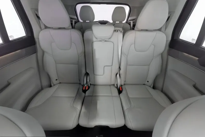 Volvo XC90 din 2025 cu 15.700 km - oferta VOL243801 - foto 7
