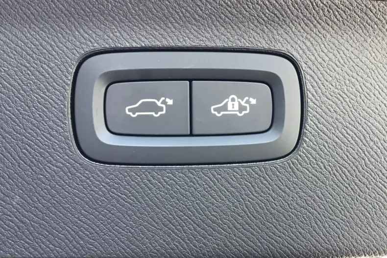 Volvo XC90 din 2025 cu 15.081 km - oferta VOL243803 - foto 13