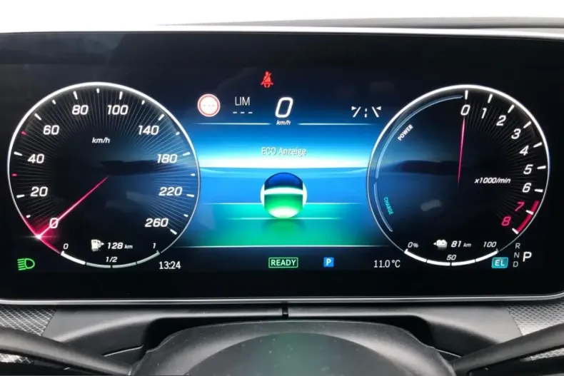 Mercedes-Benz C 400 (Clasa C) din 2023 cu 42.300 km - oferta MER243809 - foto 15