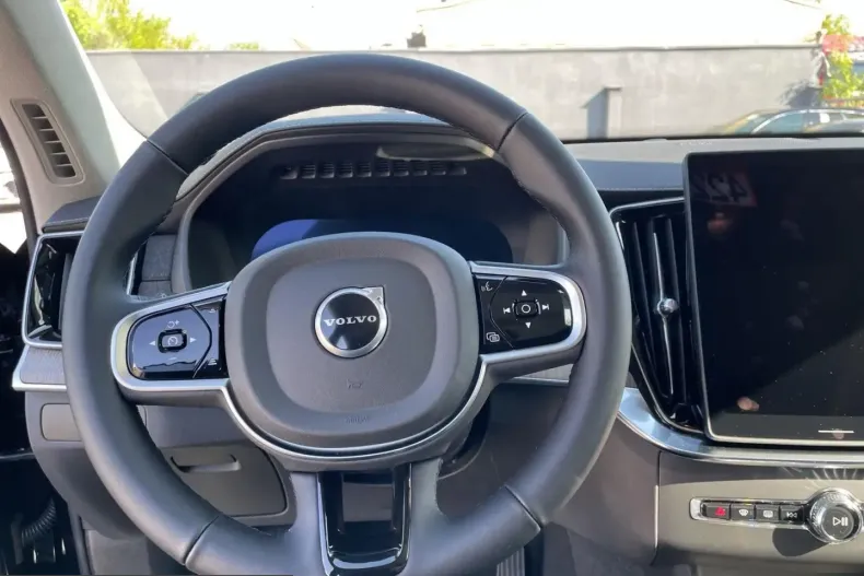 Volvo XC90 din 2025 cu 24.649 km - oferta VOL243811 - foto 11