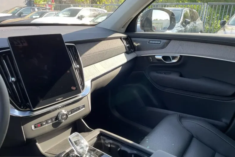 Volvo XC90 din 2025 cu 24.649 km - oferta VOL243811 - foto 19