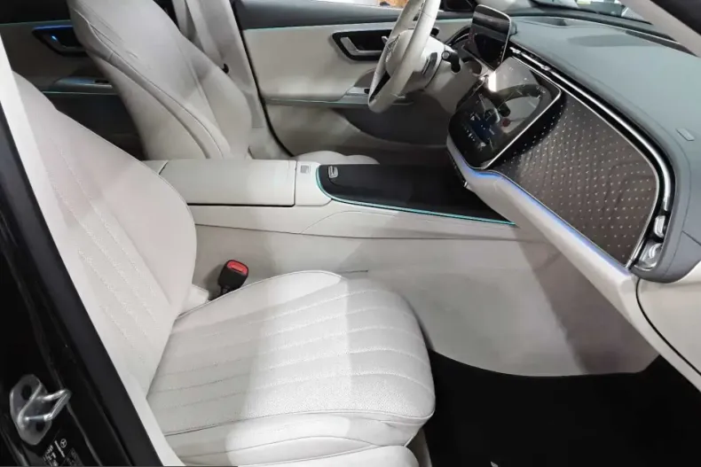 Mercedes-Benz E 300 (Clasa E) din 2024 cu 15.179 km - oferta MER243828 - foto 7