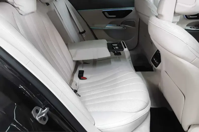 Mercedes-Benz E 300 (Clasa E) din 2024 cu 15.179 km - oferta MER243828 - foto 13