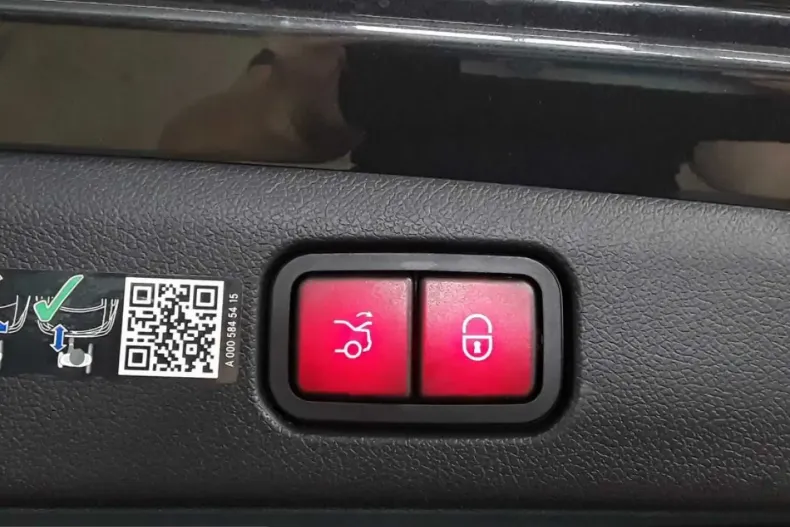 Mercedes-Benz E 300 (Clasa E) din 2024 cu 15.179 km - oferta MER243828 - foto 18