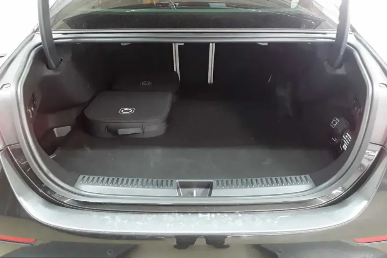 Mercedes-Benz E 300 (Clasa E) din 2024 cu 15.179 km - oferta MER243828 - foto 19