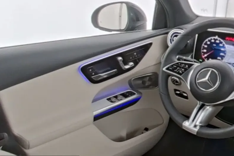 Mercedes-Benz GLC 300 (Clasa GLC) din 2025 cu 10.500 km - oferta MER243839 - foto 9