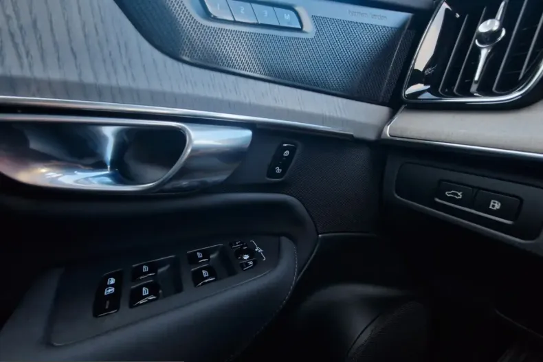 Volvo XC90 din 2025 cu 17.500 km - oferta VOL243847 - foto 17