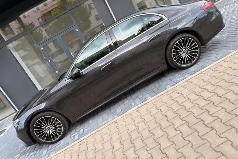 Mercedes-Benz E 200 (Clasa E) din 2025 cu 6.500 km - oferta MER243863 - foto 1