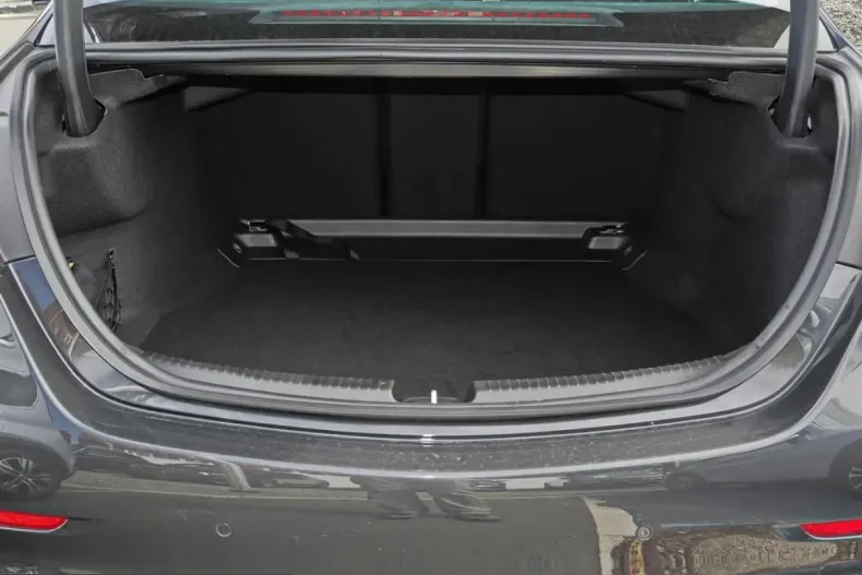 Mercedes-Benz C 300 (Clasa C) din 2025 cu 22.723 km - oferta MER243874 - foto 14