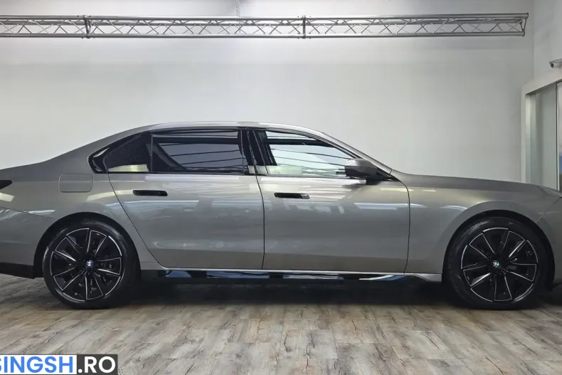 BMW 740 (Seria 7) din 2025 cu 6.200 km - oferta BMW243877 - foto 4