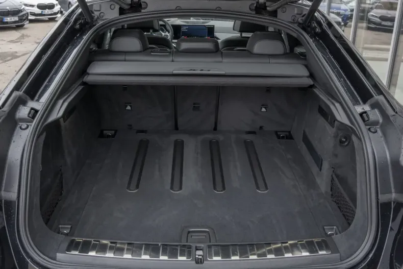 BMW X6 (Seria X) din 2025 cu 5.965 km - oferta BMW243898 - foto 12