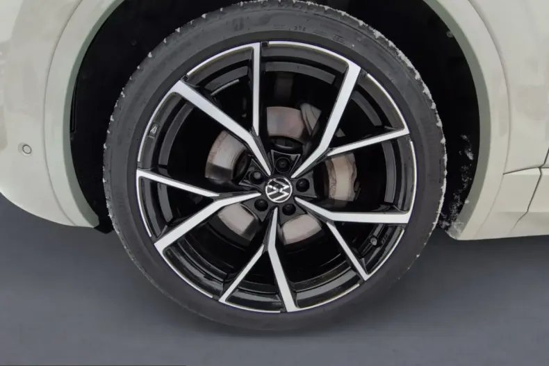 Volkswagen Touareg din 2025 cu 9.607 km - oferta VOL243905 - foto 8