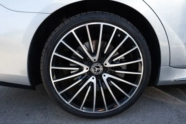 Mercedes-Benz S 500 (Clasa S) din 2025 cu 5.470 km - oferta MER243915 - foto 5