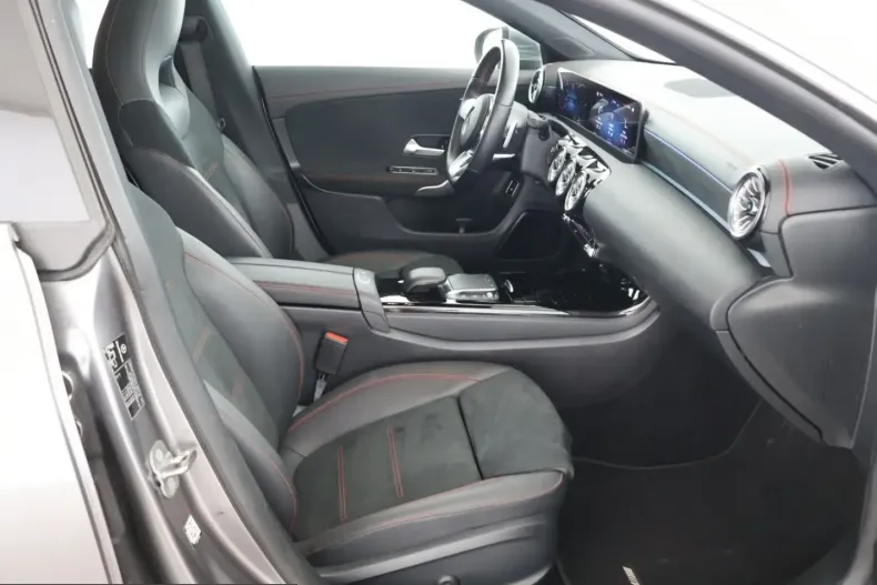 Mercedes-Benz CLA 250 (Clasa CLA) din 2023 cu 73.300 km - oferta MER243928 - foto 9