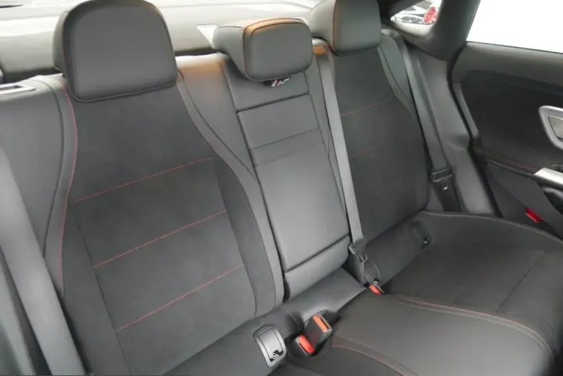 Mercedes-Benz CLA 350 (Clasa CLA) din 2025 cu 3.654 km - oferta MER243929 - foto 4